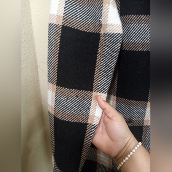 Absolutely Famous Black and Tan Plaid Blazer - Picture 6 of 9